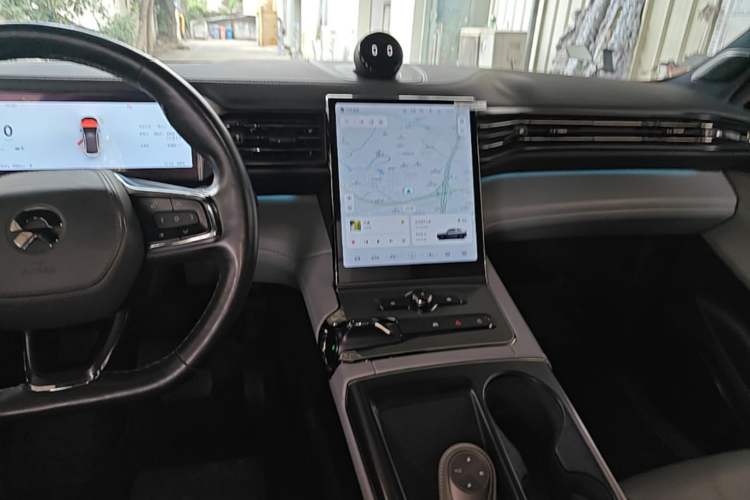 Used Nio EC6 2022 75 kWh Sport Edition Audio And AC Panel