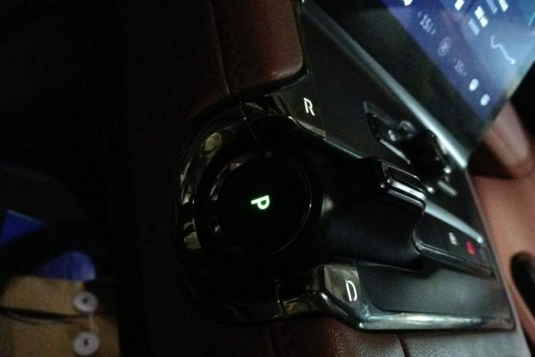 Used Nio EC6 2022 75 kWh Signature Edition Gear Lever