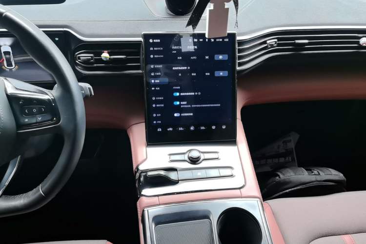Used Nio EC6 2022 75 kWh Sport Edition Audio And AC Panel