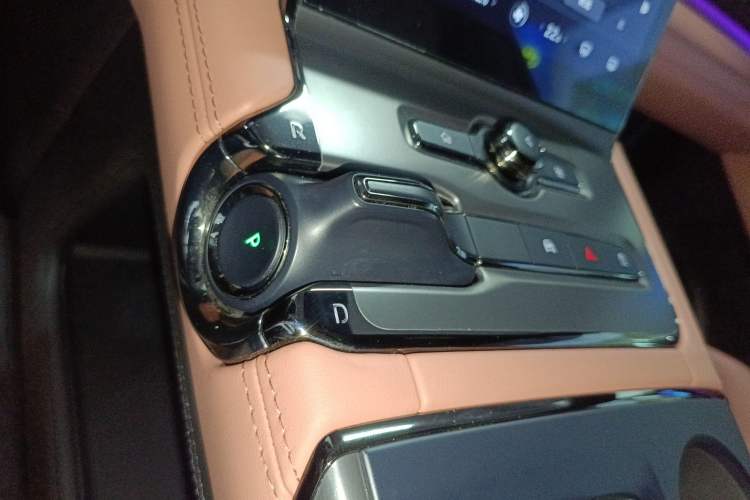 Used Nio EC6 2022 75 kWh Sport Edition Gear Lever