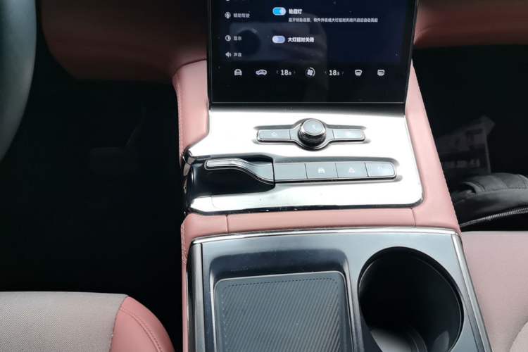 Used Nio EC6 2022 75 kWh Sport Edition Gear Lever