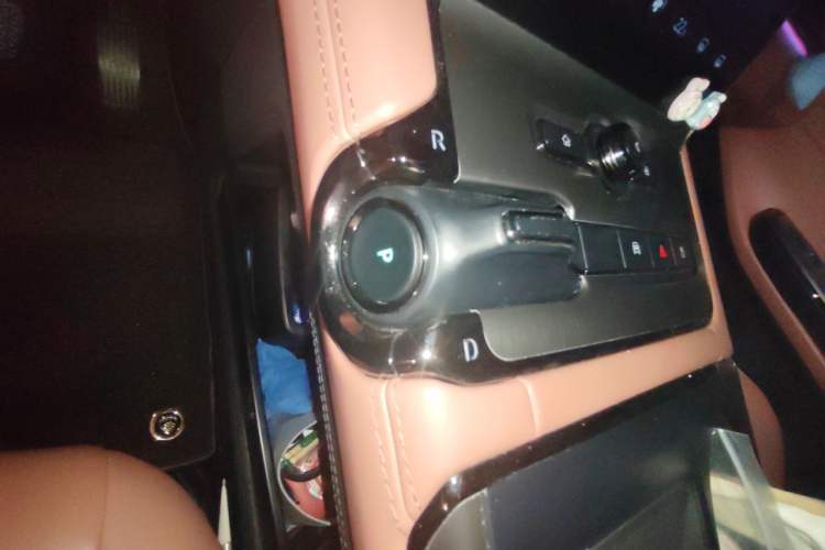 Used Nio EC6 2022 75 kWh Sport Edition Gear Lever