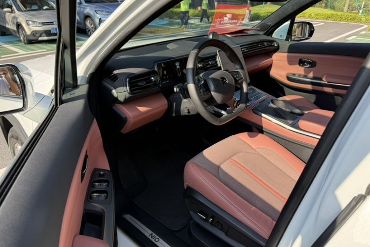 Used Nio EC6 2022 75 kWh Sport Edition Interior 9