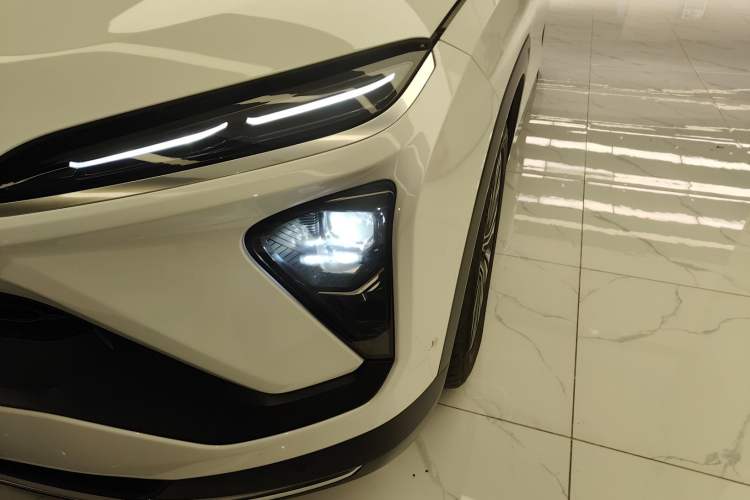 Used Nio EC6 2022 75 kWh Performance Version Left Front Headlight