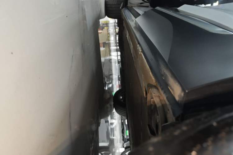 Used Nio EC6 2022 75 kWh Sport Edition Left Side Sill