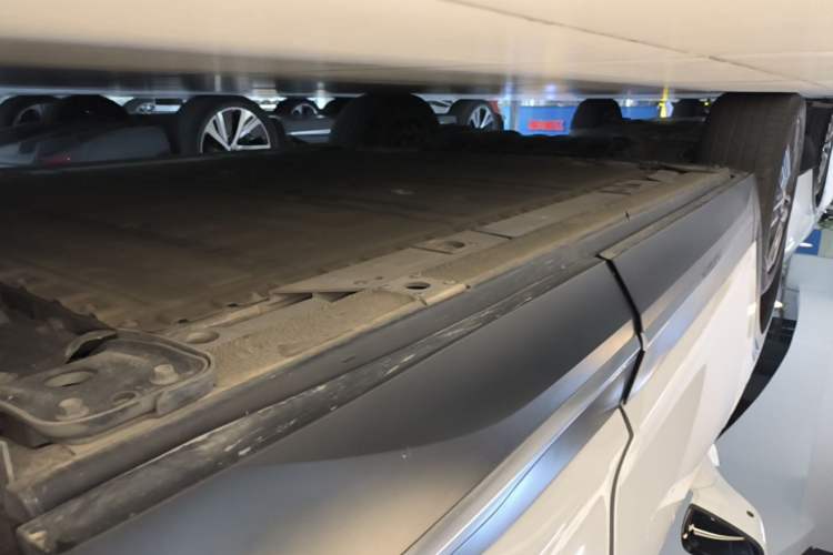 Used Nio EC6 2022 75 kWh Performance Version Left Side Sill