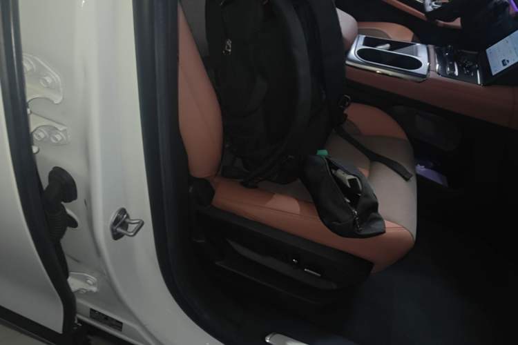 Used Nio EC6 2022 75 kWh Sport Edition Right Front Seat
