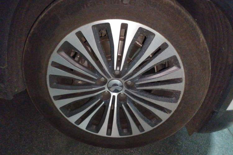 Used Nio EC6 2022 75 kWh Performance Version Right Front Wheel Hub