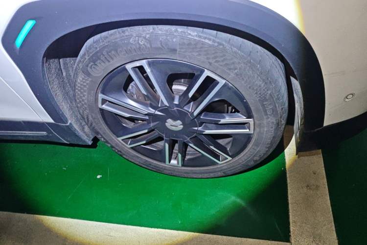 Used Nio EC6 2022 75 kWh Performance Version Right Front Wheel Hub