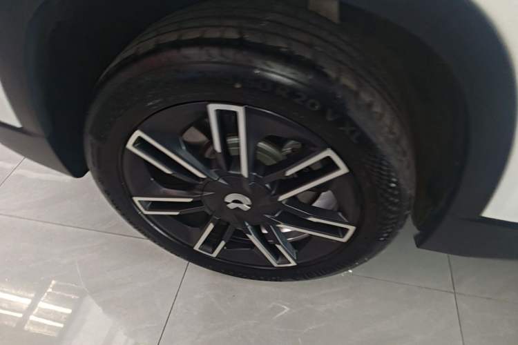 Used Nio EC6 2022 75 kWh Sport Edition Right Rear Wheel Hub