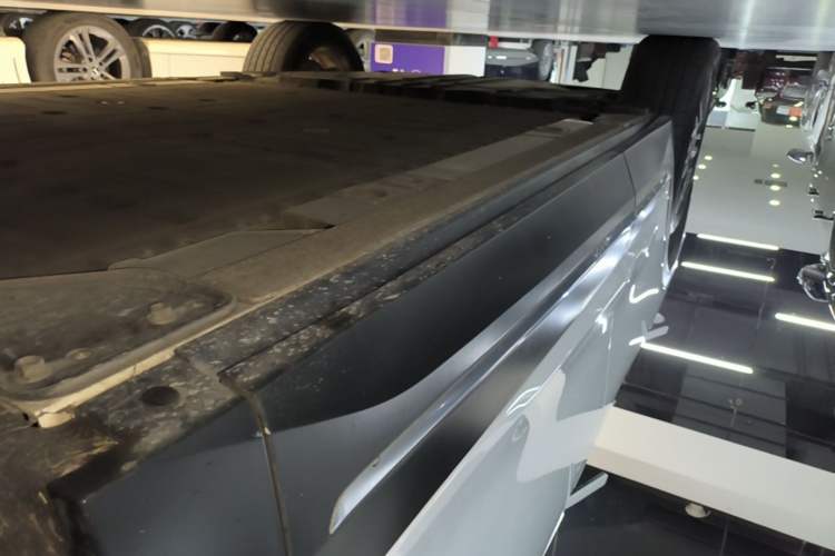 Used Nio EC6 2022 75 kWh Performance Version Right Side Sill
