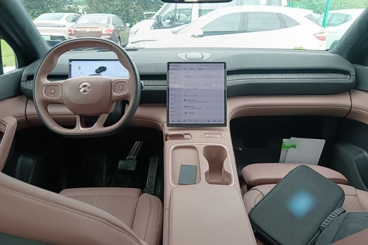 Used Nio EC6 2023 75 kWh Center Console