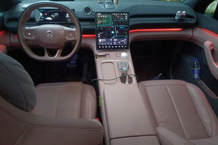 Used Nio EC6 2023 75 kWh Center Console