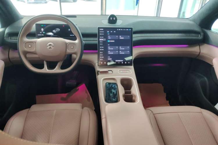 Used Nio EC6 2023 75 kWh Center Console