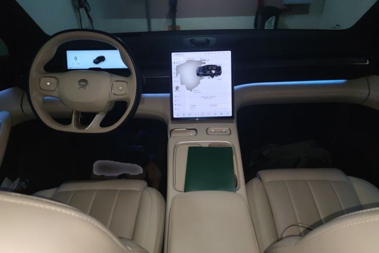 Used Nio EC6 2023 75 kWh Center Console