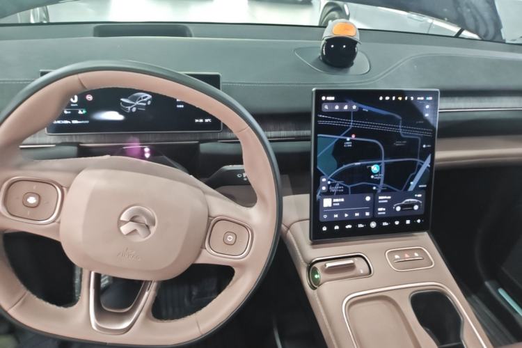 Used Nio EC6 2023 75 kWh Center Console