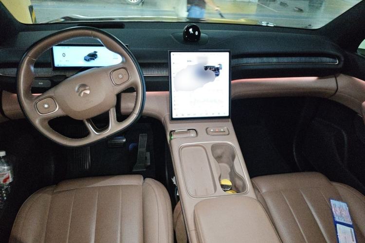 Used Nio EC6 2023 75 kWh Center Console
