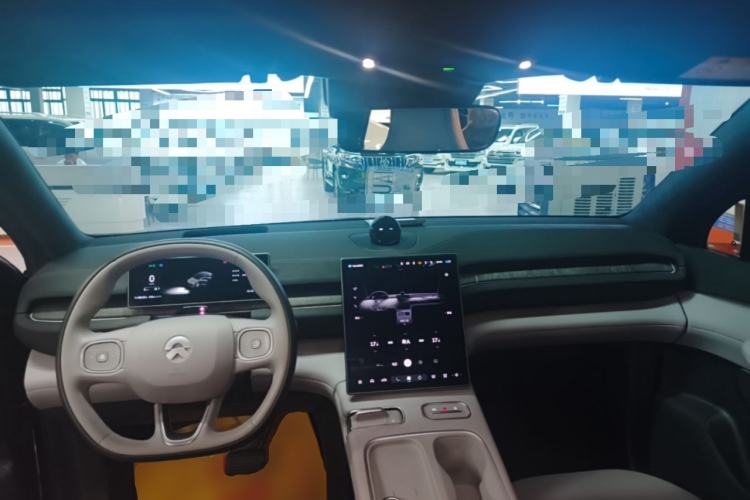 Used Nio EC6 2023 75 kWh Center Console
