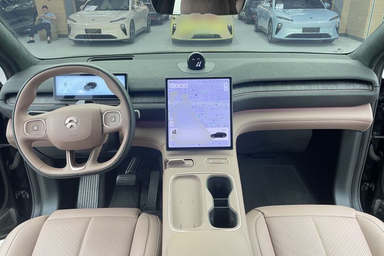 Used Nio EC6 2023 75 kWh Center Console