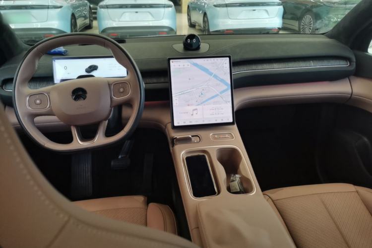 Used Nio EC6 2023 75 kWh Center Console