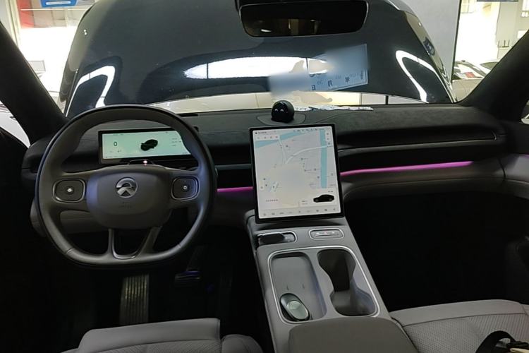 Used Nio EC6 2023 75 kWh Center Console