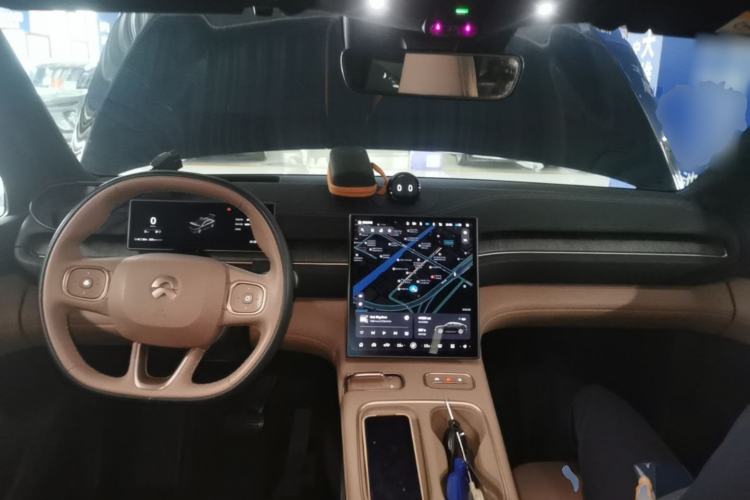 Used Nio EC6 2023 75 kWh Center Console