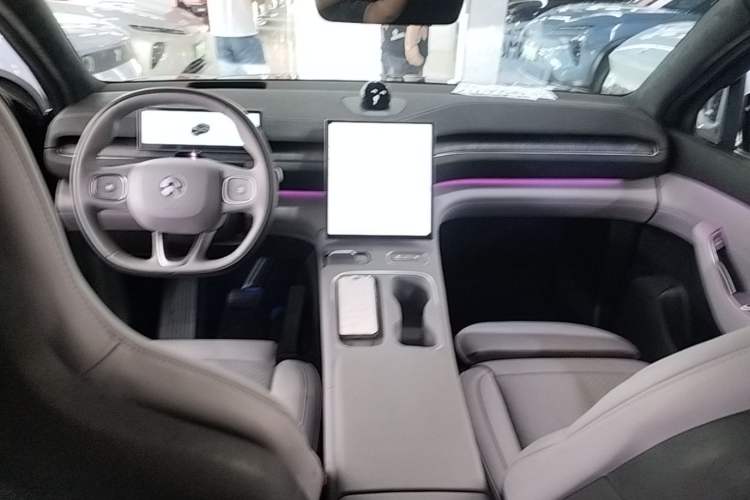 Used Nio EC6 2023 75 kWh Center Console
