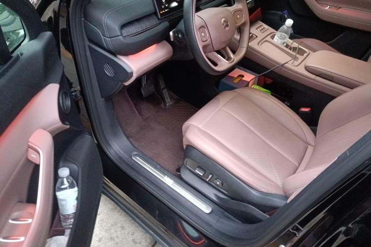 Used Nio EC6 2023 75 kWh Driver Seat