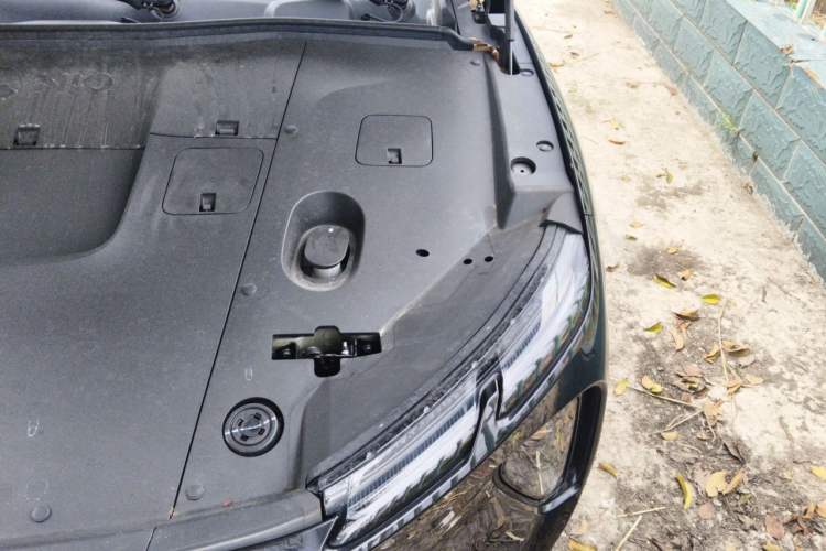 Used Nio EC6 2023 75 kWh Engine Bay Left