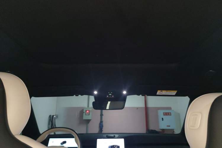 Used Nio EC6 2023 75 kWh Headliner