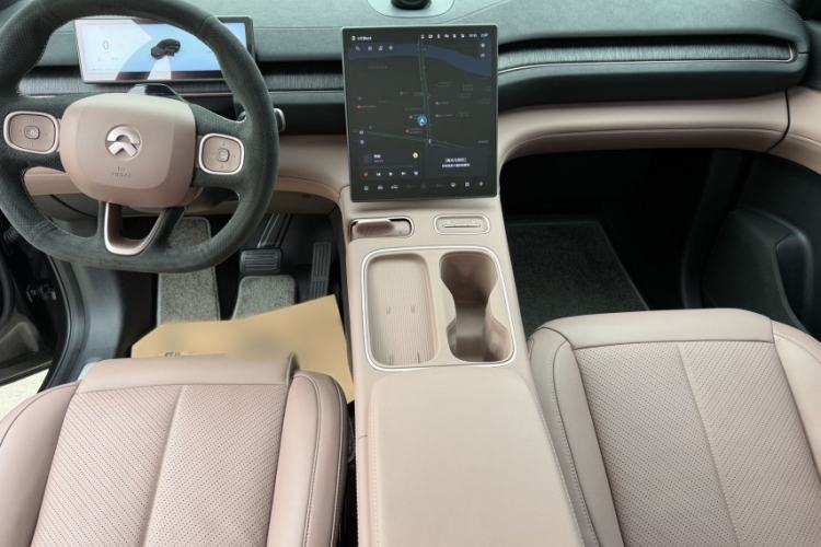 Used Nio EC6 2023 75 kWh Interior 2