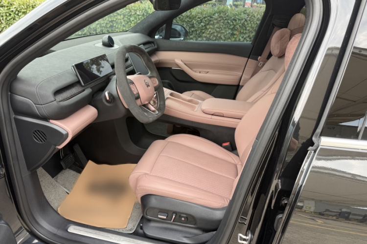 Used Nio EC6 2023 75 kWh Interior 3