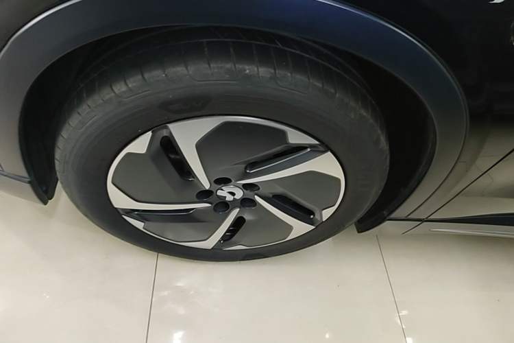 Used Nio EC6 2023 75 kWh Left Front Wheel Hub