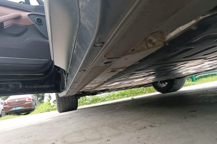 Used Nio EC6 2023 75 kWh Left Side Sill
