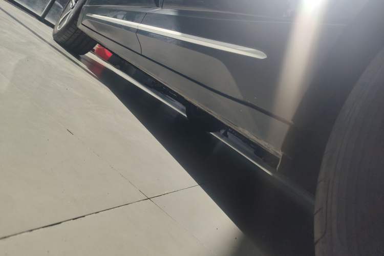 Used Nio EC6 2023 75 kWh Left Side Sill