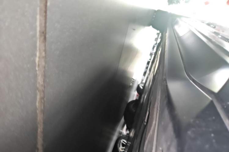 Used Nio EC6 2023 75 kWh Left Side Sill
