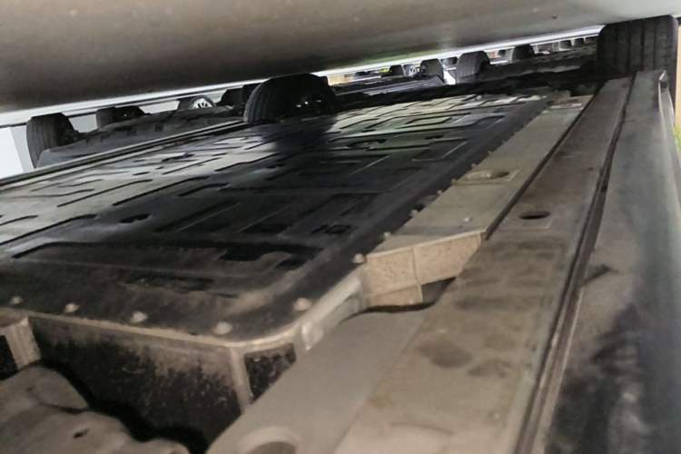 Used Nio EC6 2023 75 kWh Left Side Sill