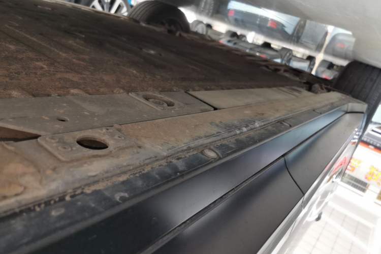 Used Nio EC6 2023 75 kWh Left Side Sill