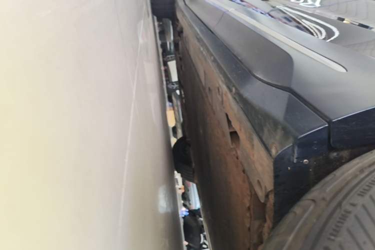 Used Nio EC6 2023 75 kWh Left Side Sill