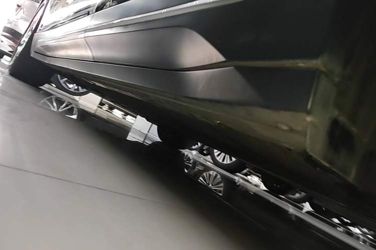 Used Nio EC6 2023 75 kWh Left Side Sill