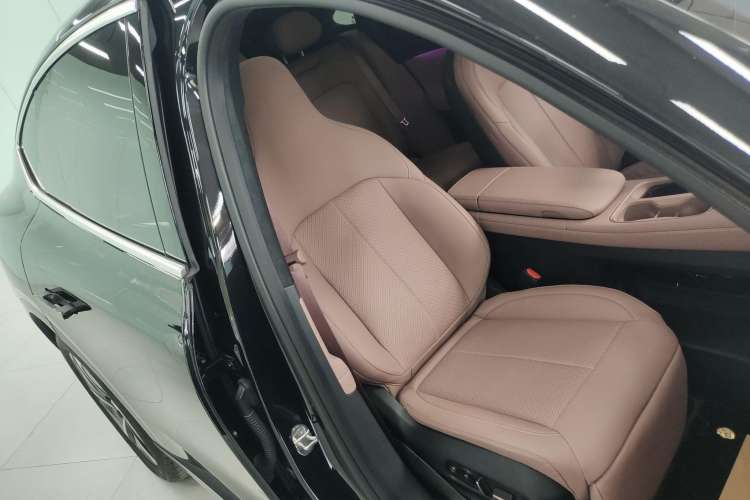 Used Nio EC6 2023 75 kWh Right Front Seat