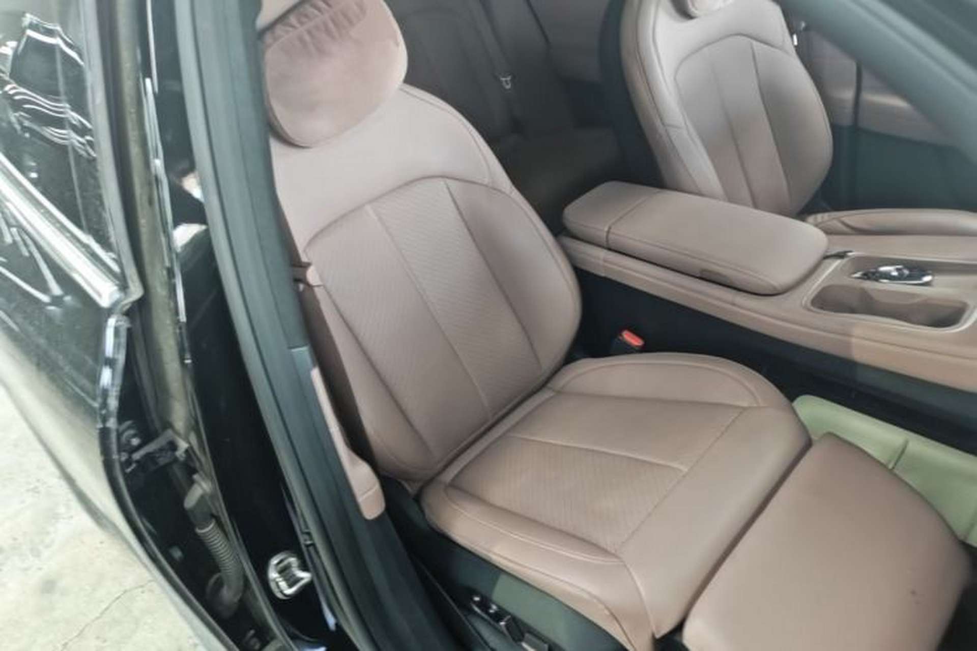 Used Nio EC6 2023 75 kWh Right Front Seat