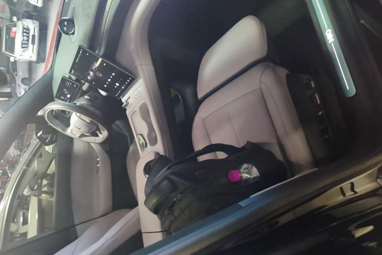 Used Nio EC6 2023 75 kWh Right Front Seat