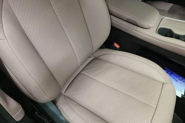 Used Nio EC6 2023 75 kWh Right Front Seat