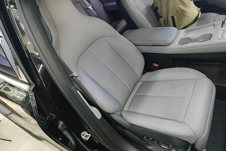Used Nio EC6 2023 75 kWh Right Front Seat
