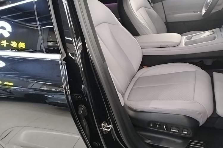 Used Nio EC6 2023 75 kWh Right Front Seat