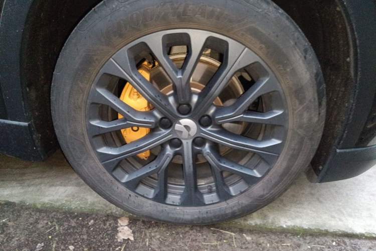 Used Nio EC6 2023 75 kWh Right Front Wheel Hub