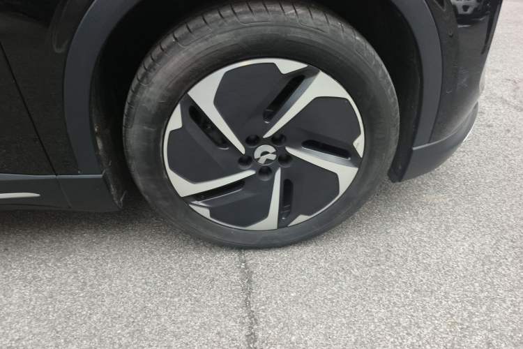 Used Nio EC6 2023 75 kWh Right Front Wheel Hub