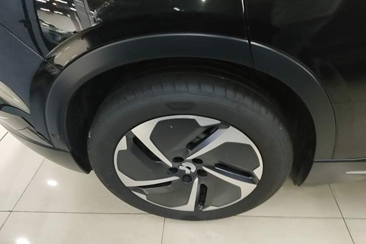 Used Nio EC6 2023 75 kWh Right Rear Wheel Hub