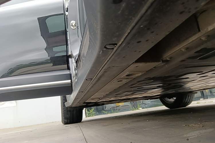 Used Nio EC6 2023 75 kWh Right Side Sill